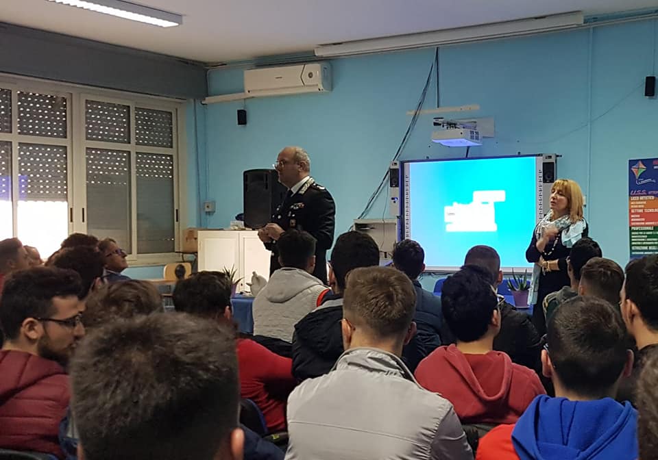 Legalità e scuola: il comandante De Rosa incontra gli alunni del Majorana